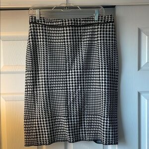 Classic Houndstooth Pencil Skirt